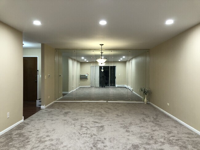 Building Photo - 1301 S Finley Rd