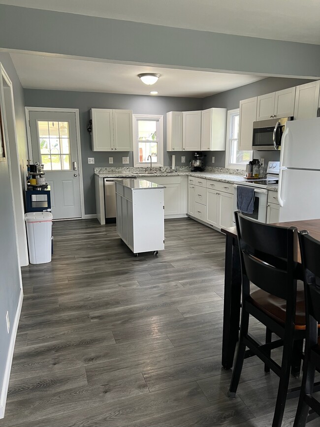 Building Photo - 2265 Woodlock Dr