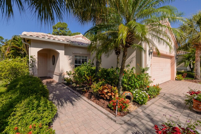 Building Photo - 329 NW Treeline Trce