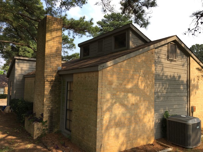 Building Photo - The Timbers Duplexes