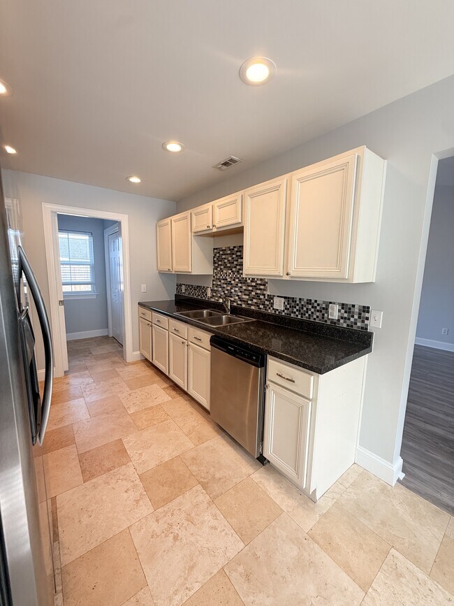 Foto del edificio - 34 Wintergreen Dr