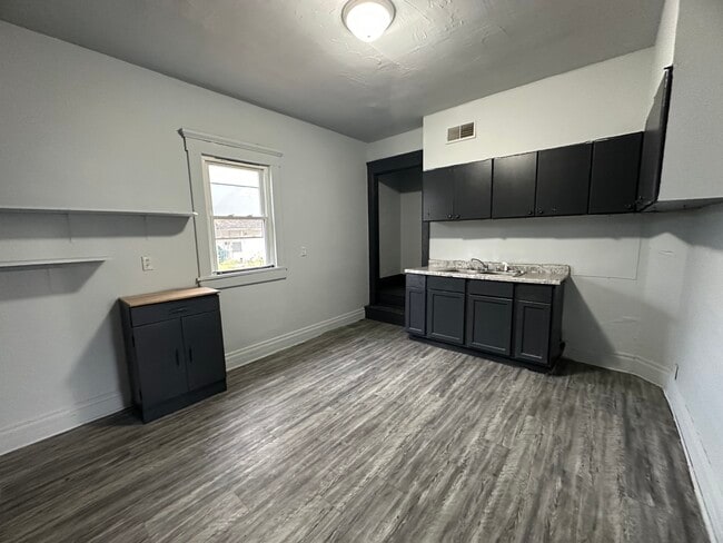 Building Photo - 1206 Martin-