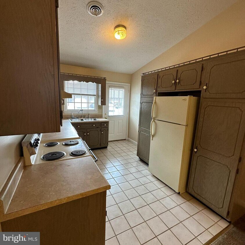 Primary Photo - 359 Stonegate Ct