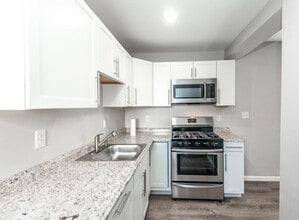 Building Photo - 453 Edith St