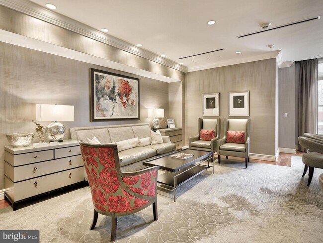 Foto del edificio - 2700 Woodley Rd NW