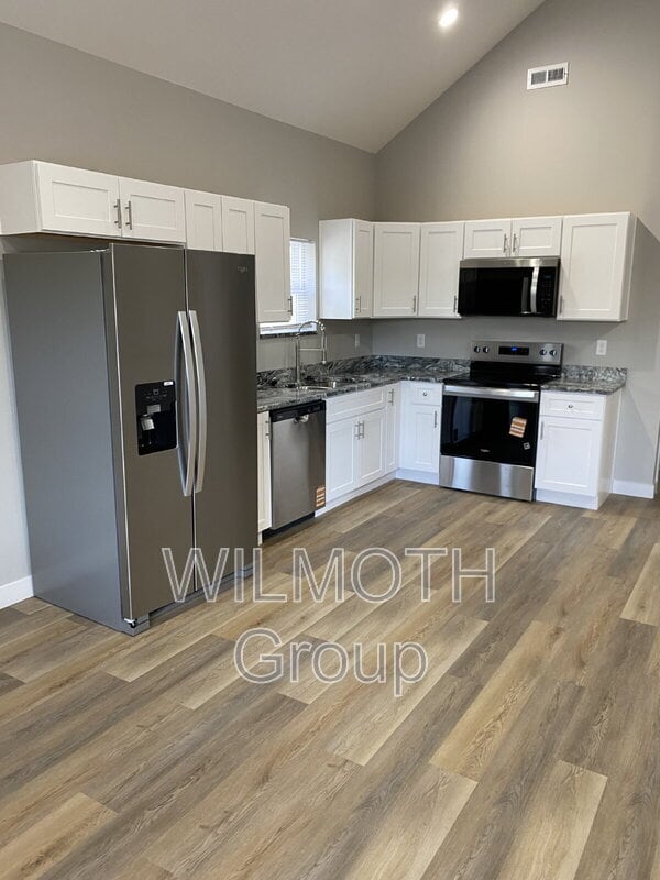 Building Photo - 929 N Beville Ave