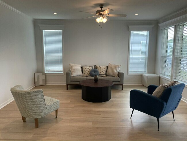 Foto del edificio - 4930 Coopers Hawk Pl