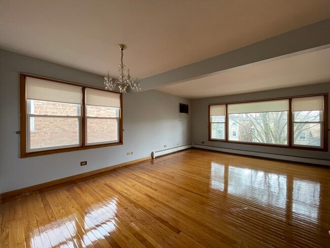 Foto del edificio - 8645 W Summerdale Ave