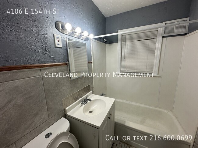 Foto del edificio - 4106 E 154th St