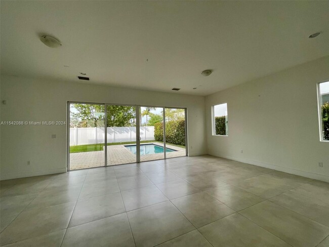 Building Photo - 9915 NW 75th St