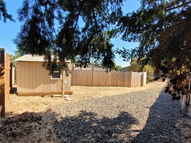 Building Photo - 340 Hill Ct