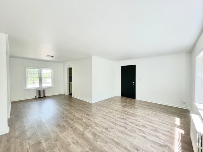 Building Photo - 2610 Bennett Ave