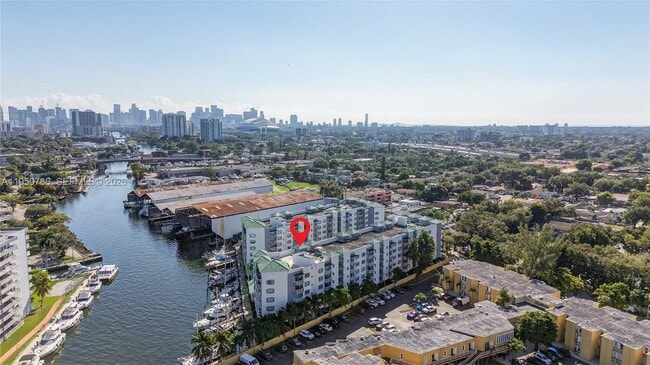 Foto del edificio - 2475 NW 16th St Rd