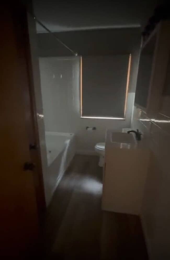 Building Photo - 8902 W Silver Spring Dr