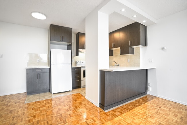 Building Photo - 5455 Rue de Terrebonne