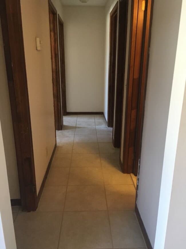 Foto del edificio - Welcome to this inviting 4-bedroom, 2-bathroom home.