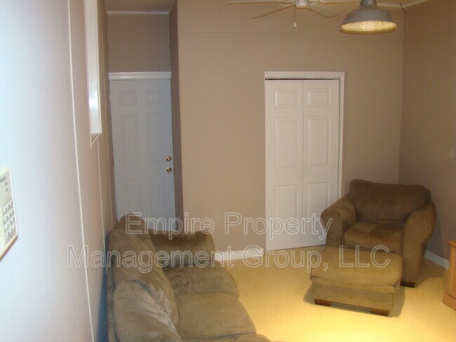 Building Photo - 8 Delane Dr