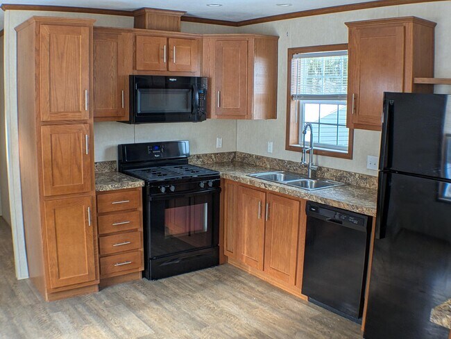 Building Photo - 8 Matthew Dr