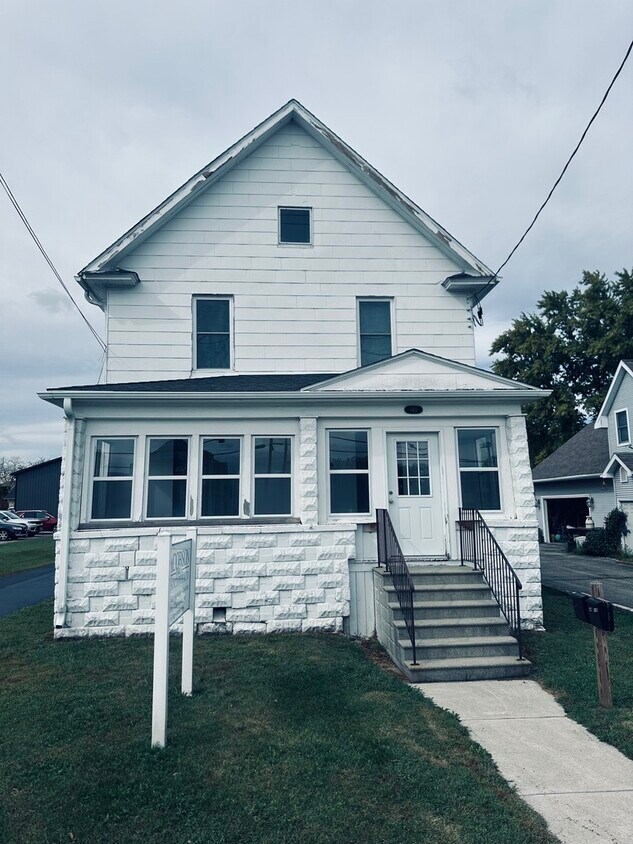 Foto principal - 445 N Main St