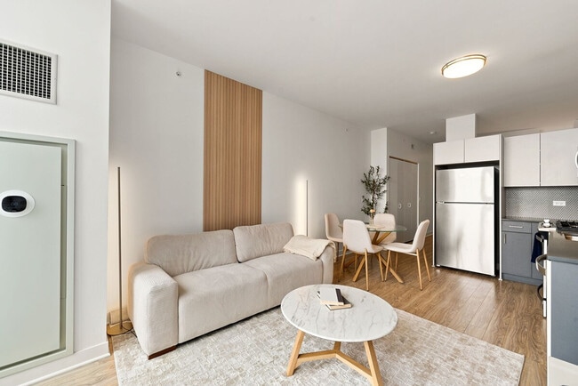 Building Photo - 720 S Wells St