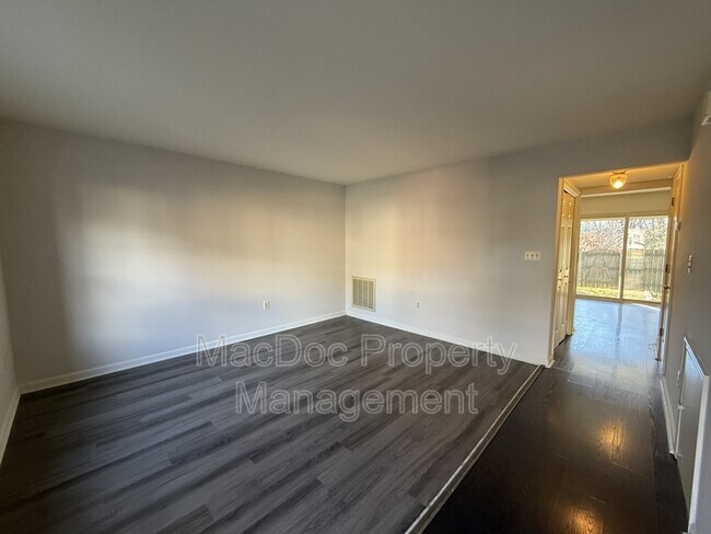 Foto del edificio - 169 Farrell Ln