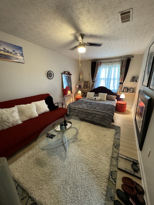 Foto del edificio - 5788 Sheldon Ct