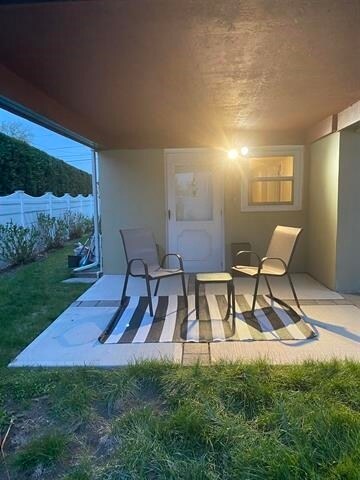 Building Photo - 698 Hudson Ave