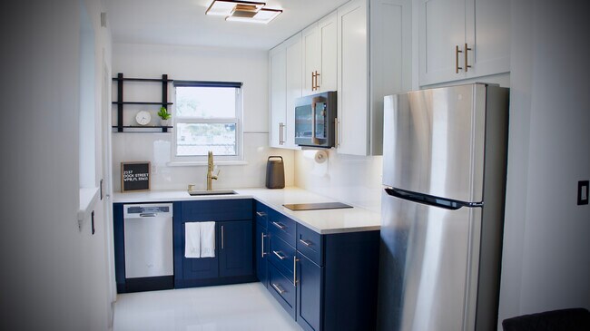 2137 Cocina - 2135 Dock St