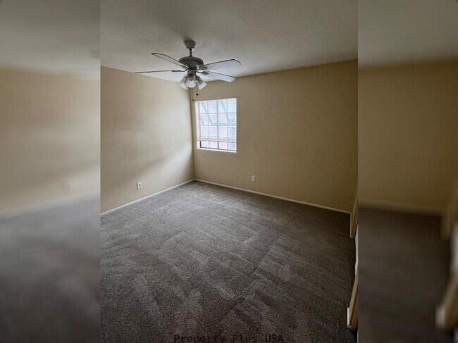 Building Photo - "Chic 2-Bedroom Retreat with 2.5 Baths in Prime Tempe Location – 1,072 Sq Ft of Modern Living!"