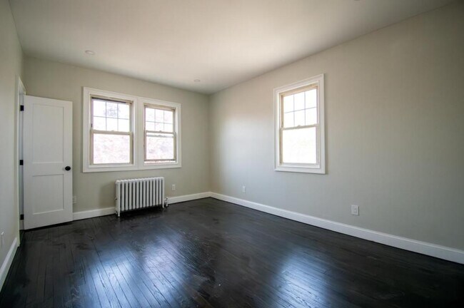 Foto del edificio - 840 Seaman Ave