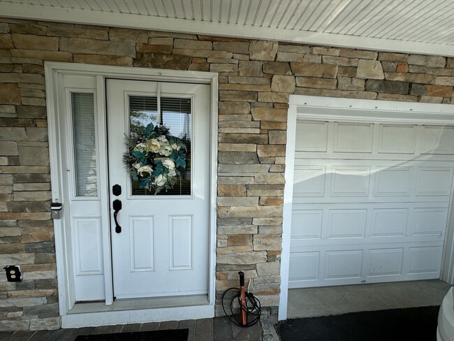 Private garage and driveway - 301 Villa Dr
