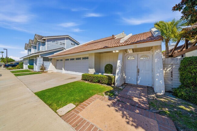 Foto del edificio - Beautifully Updated 5 Bedroom Woodbridge Home with Pool and much more!