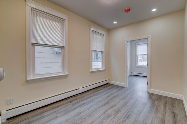 Building Photo - 224 Linden Ave