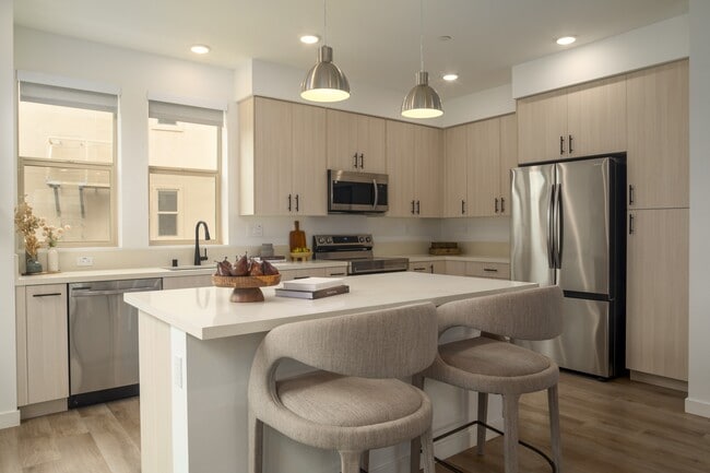 Building Photo - Lilian Frogtown