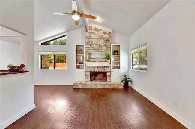 Foto del edificio - 10605 Golden Quail Dr