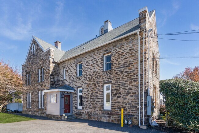Foto del edificio - 300 Soundview Ave