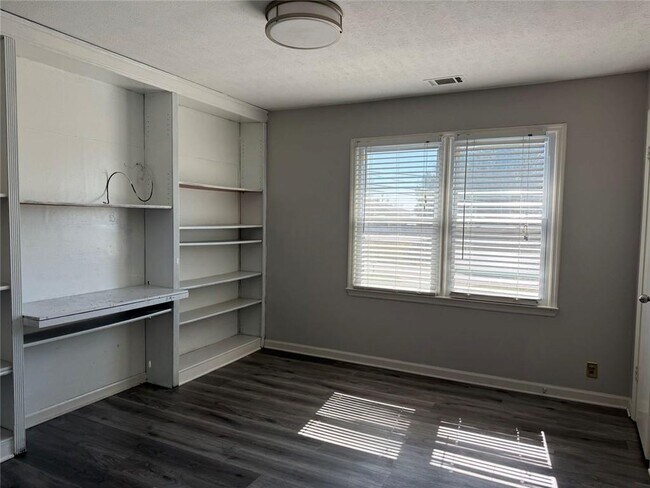 Foto del edificio - 3383 Hamilton Mill Rd