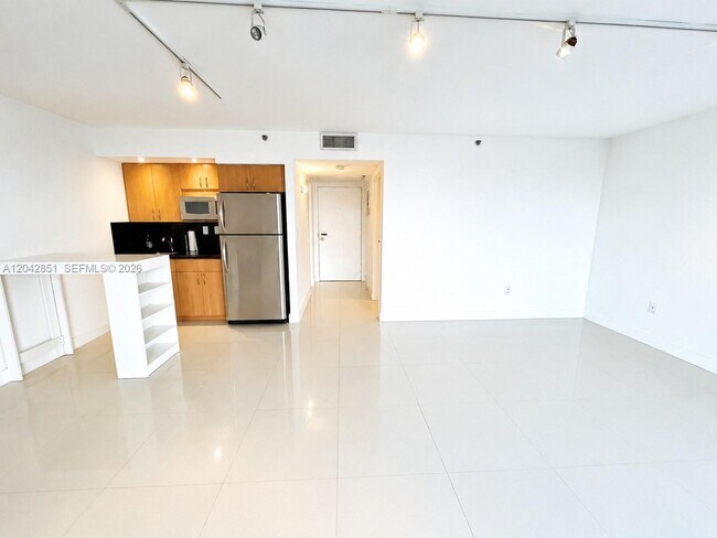 Foto del edificio - 555 NE 15th St