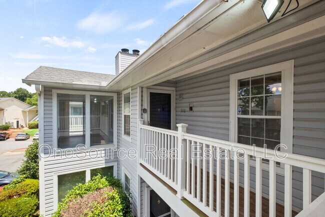 Building Photo - 910 Augusta Drive
