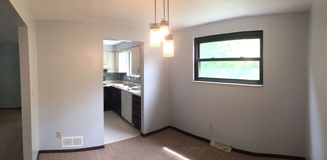 Foto del edificio - 2 Bedroom Townhouse in Shaler