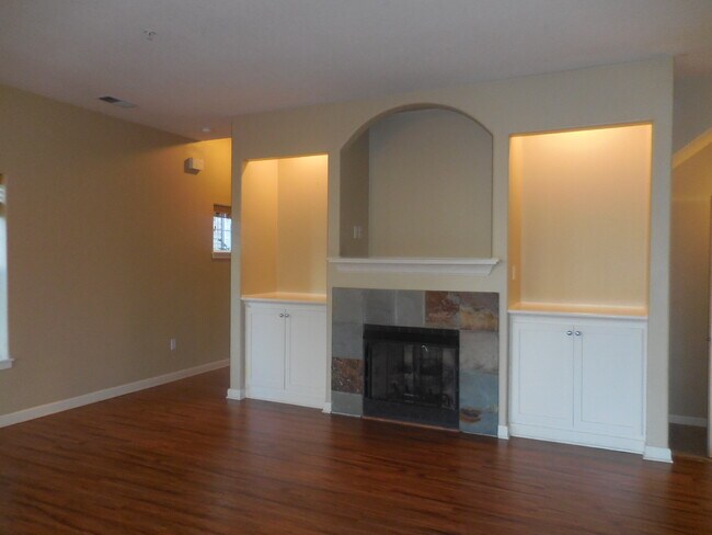 Building Photo - 1050 SW 170th Ave