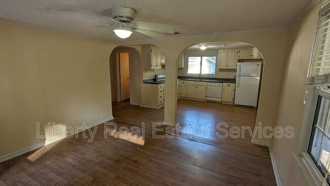 Building Photo - 616 1st St