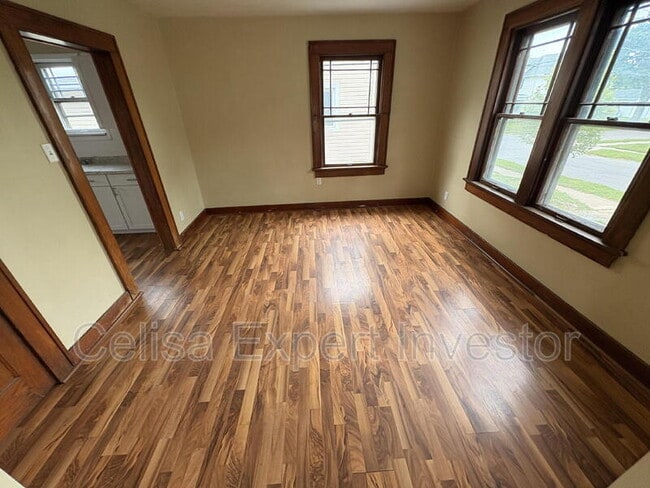 Building Photo - 644 Greenlawn Ave