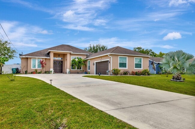 Building Photo - 341 SW Kestor Dr