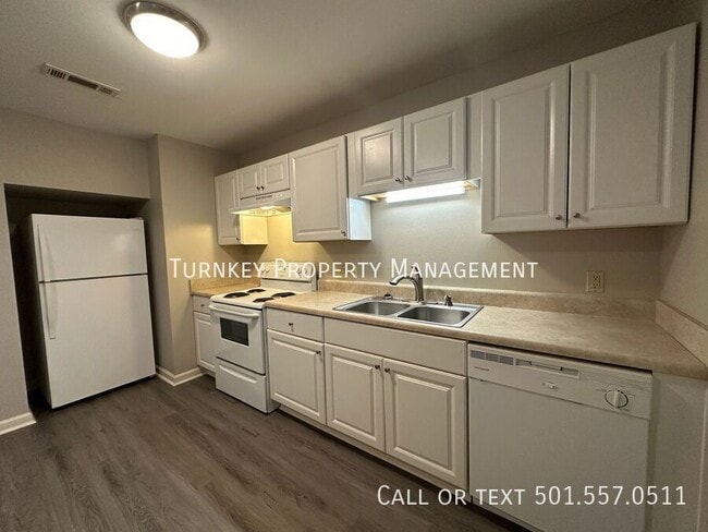 Building Photo - 1901 Sanford Dr