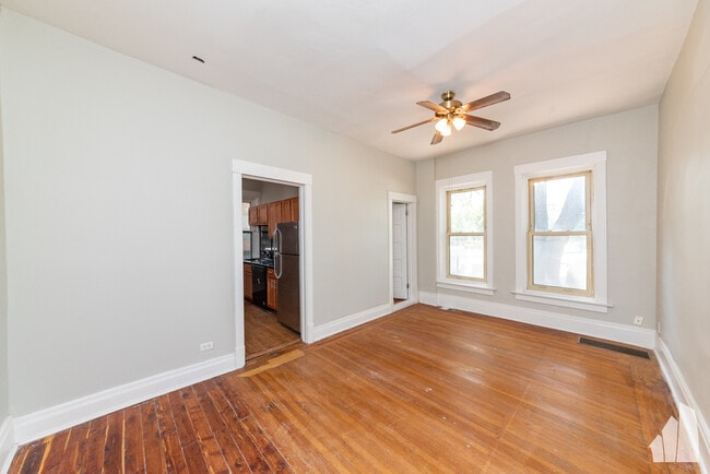 Building Photo - 1535 W Leland Ave