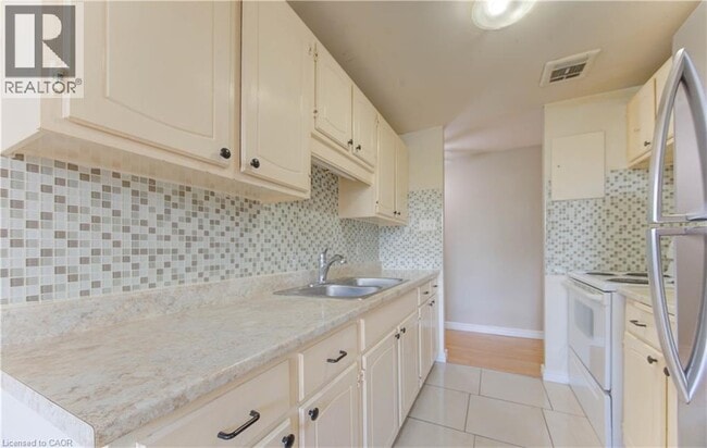 Building Photo - 30 Avalon Pl