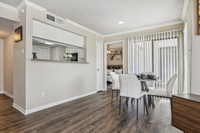 Building Photo - The Glen at Highpoint