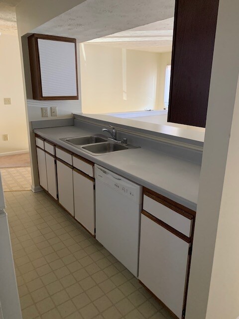 Kitchen - 74 E Grandview Ave