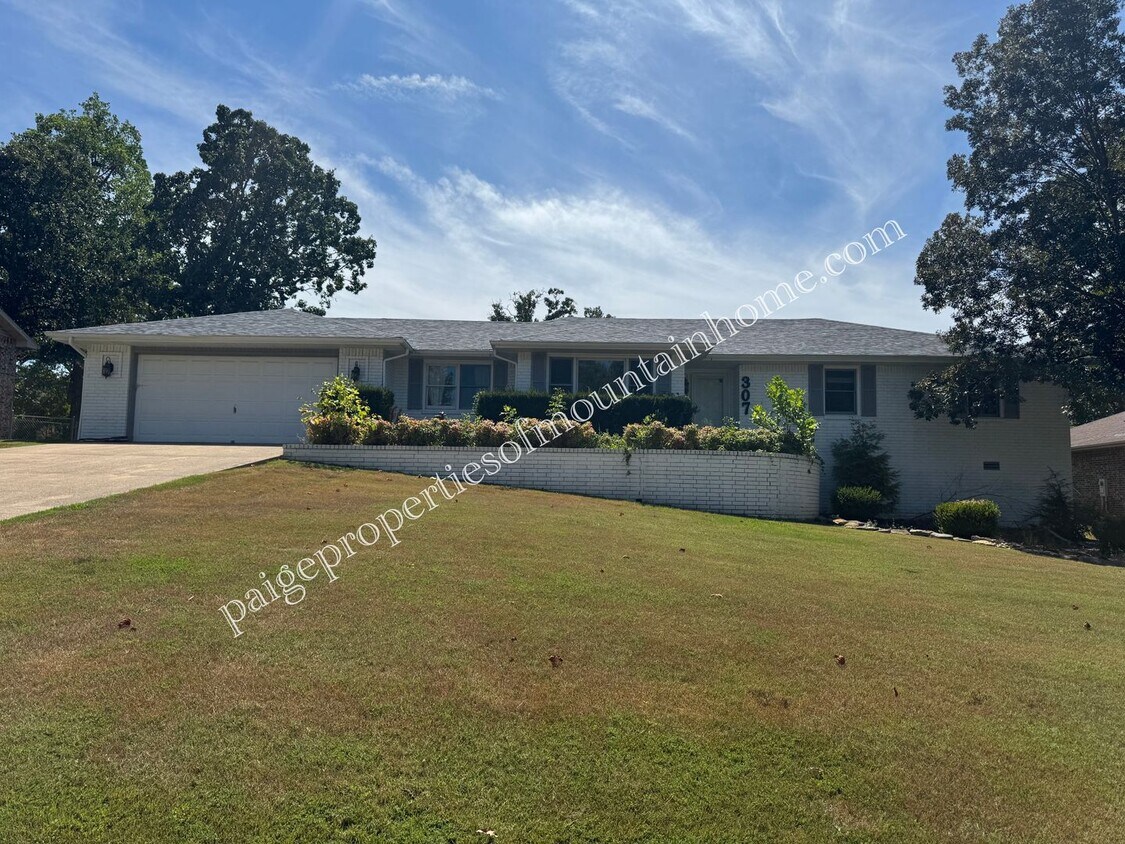 Foto principal - Stylish 3-Bedroom Home with Beautiful Kitc...